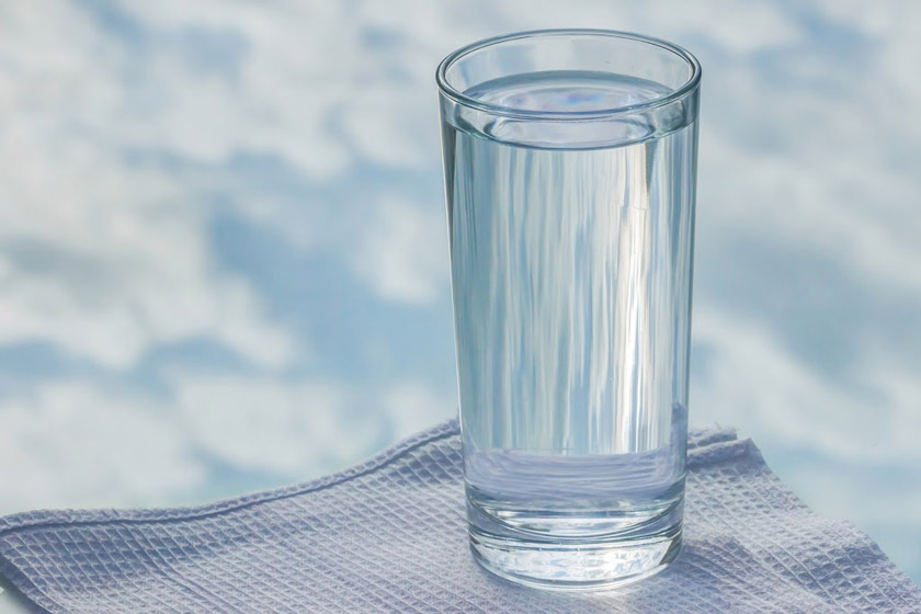 چقدر باید در روز آب بنوشیم؟