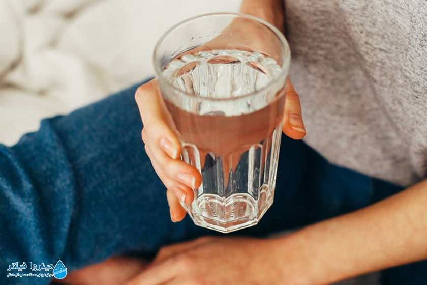 یک خانم باردار چقدر باید آب بنوشد؟