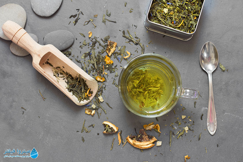 آیا چای سبز آب بدن را کم می‌کند؟