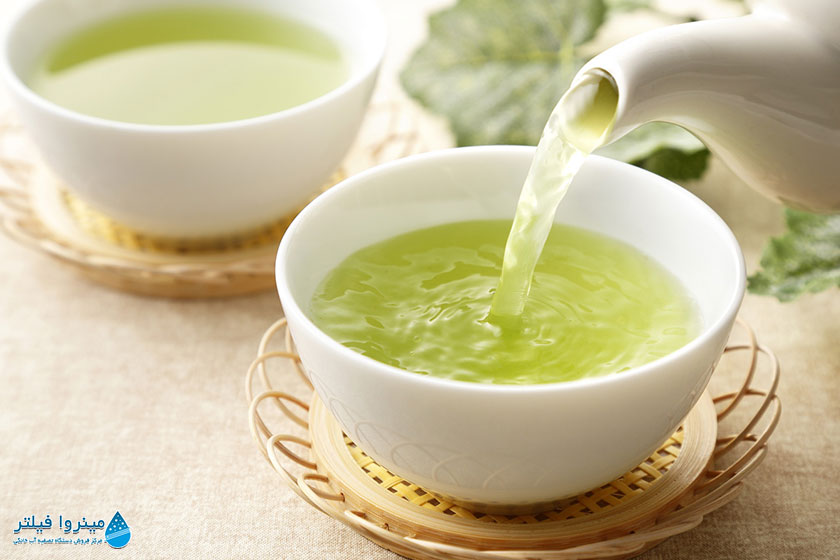 آیا چای سبز آب بدن را کم می‌کند؟